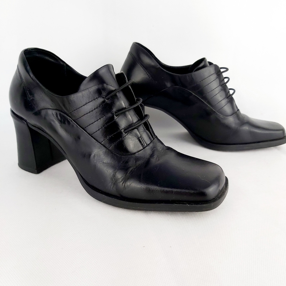 𝅺Caprice vintage leather ankle laced black heeled shoes made in Brazil size 37